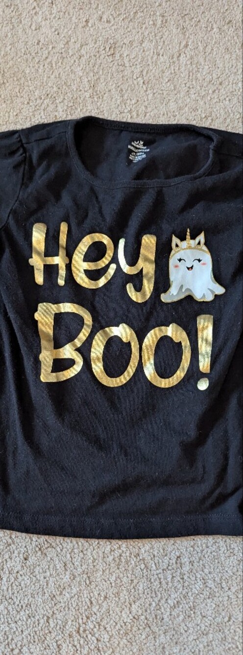 Girls' Black Short-Sleeve Tee with Gold 'Hey Boo!' Graphic